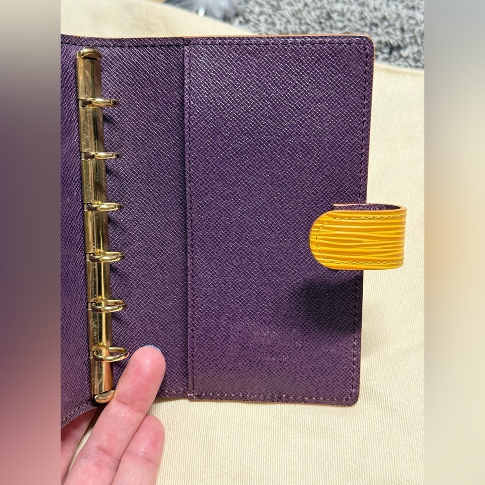 Louis Vuitton small (PM) ring agenda cover in yellow Epi leather - Picture 6 of 12